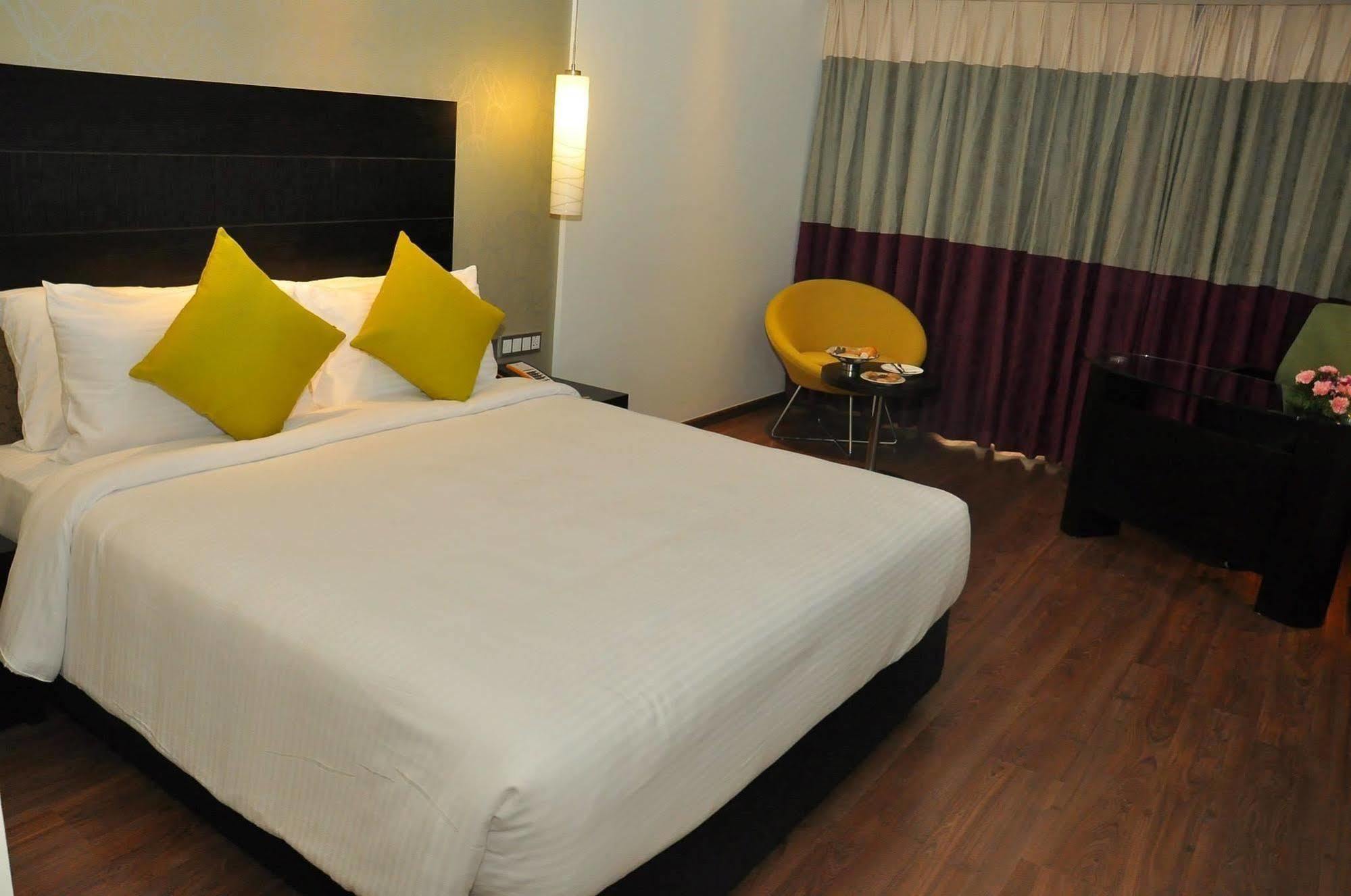 Hycinth Hotels Thiruvananthapuram Zewnętrze zdjęcie